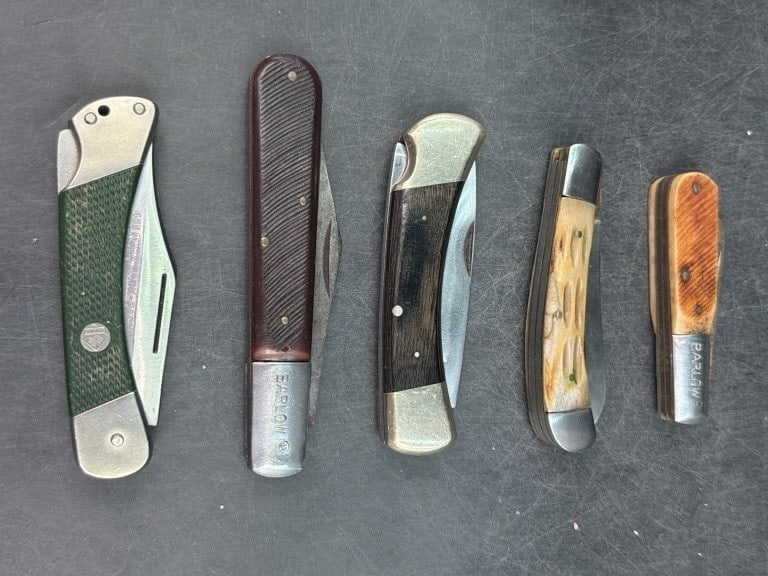 Vintage Pocketknives: Total of 5 pocketknifes and they are marked Jet-Aer Corp, 465 Puma, Sabre, Parlow and Hand. See pictures, condition is consistent with age and use. NO refunds given.