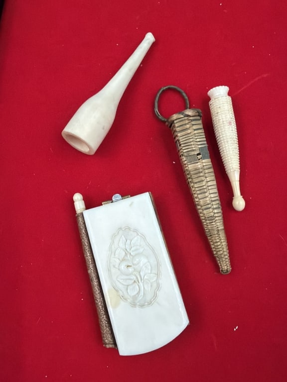 Vintage Mix Lot: Total of 4 items in this lot. There is card case, scissor sheathers, etc. Condition is good, see pictures. No refunds given.