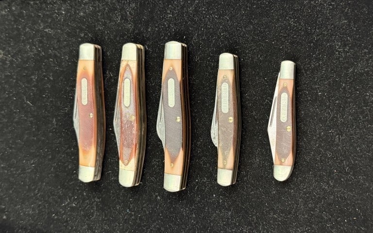 Vintage Schrade Pocketknife's: Total of 5 in this lot. All are marked Schrade on blade. Condition is consistent with age and use, see pictures. No refunds given.