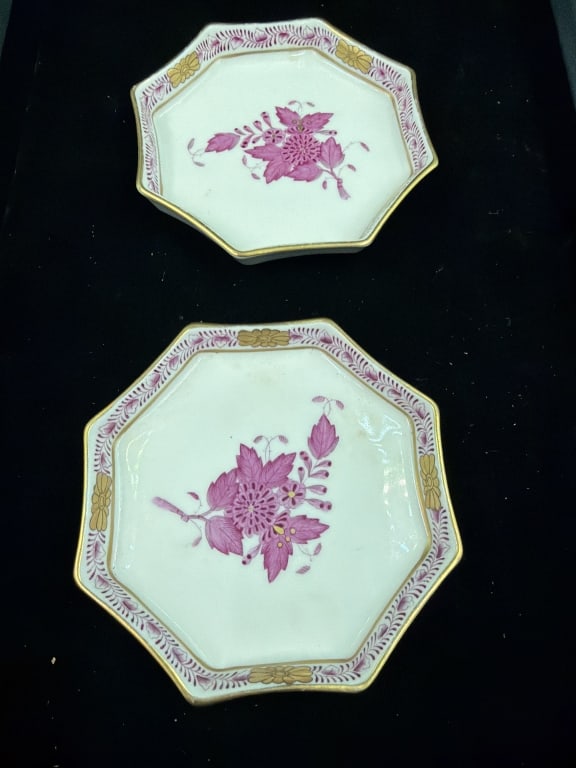 Herend 'Apponyi' Rasberry Octagonal Porcelain: Manufactured by Herend Porcelain In Hungary. Color seen is Raspberry often referred to as Purpur or Purple. Nut dishes. Condition is consistent with age and use, see pictures. No refunds given.