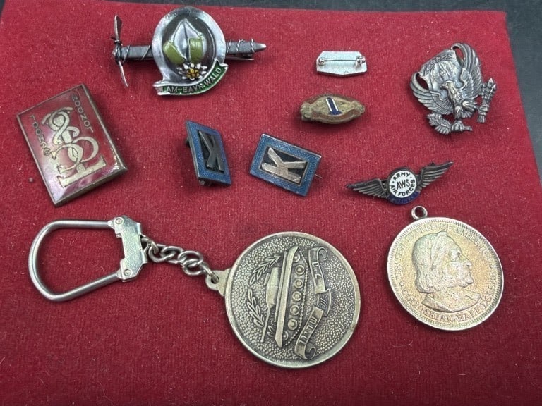 Vintage Misc Lot: Lot of 10 various vintage items. Silver Columbus coin, german pin, some military medals and keychain, etc. See pictures, condition is good. No refunds given.