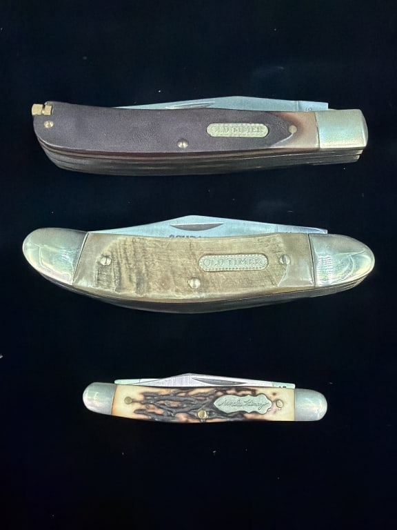 Vintage Schrade PocketKnives: Total of 3 in this lot and all marked Schrade. Condition is consistent with age and use, see pictures. No refunds given.