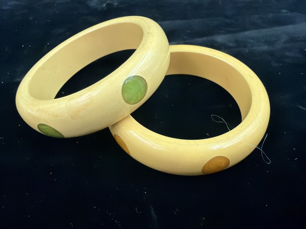 Vintage Bakelite Bangle Bracelets (1 of 2)
