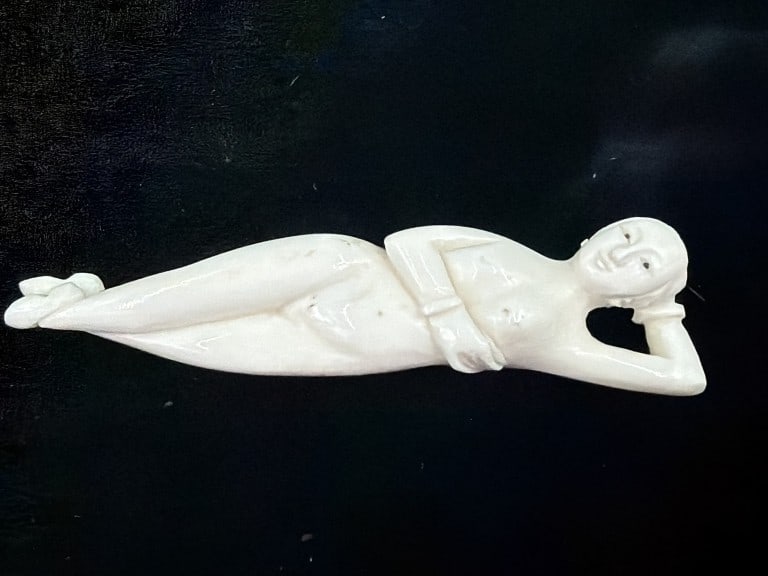 Doctors Lady: Vintage older piece that measures 3 1/4". Condition is good, see pictures. No refunds given.