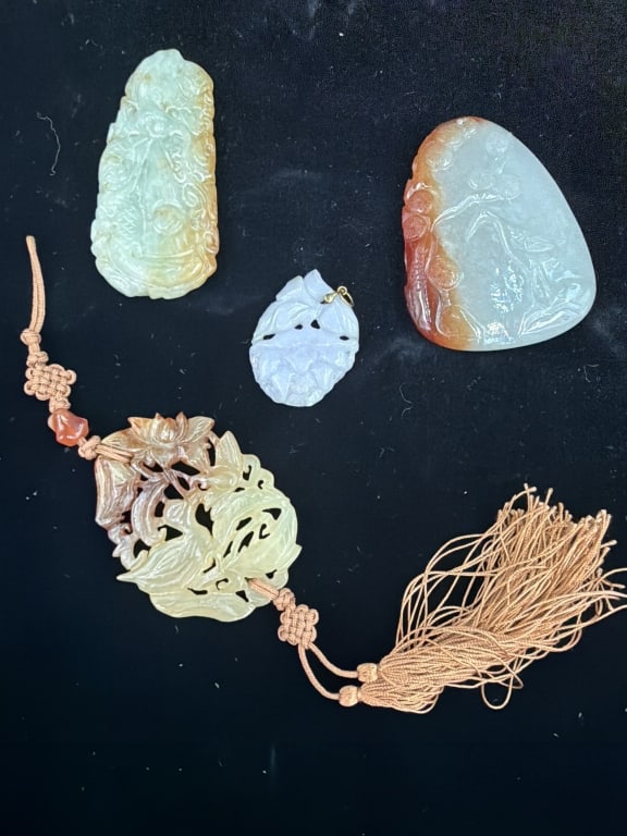Vintage Carved Jade: There is 4 carved Jade pieces in this lot. They range in size from 1.5 to 2.5. Condition is good, see pictures. No refunds given.