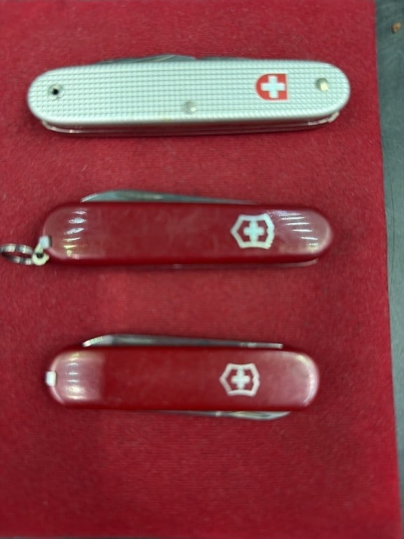 Vintage Swiss Army Knifes (1 of 5)