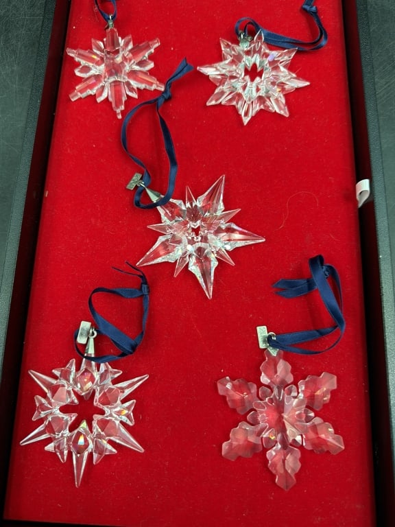 Swavroski Crystal Ornaments: Total of 5 in this lot. The years are 2001, 2003, 2006, 2007 and 2008. Condition appears good, see pictures No refunds given.
