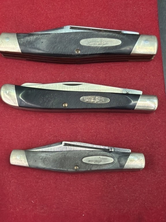 Vintage Buck Pocket Knives: Total of 3 in this lot. All are Buck and condition is consistent with age and use, see pictures. No refunds given