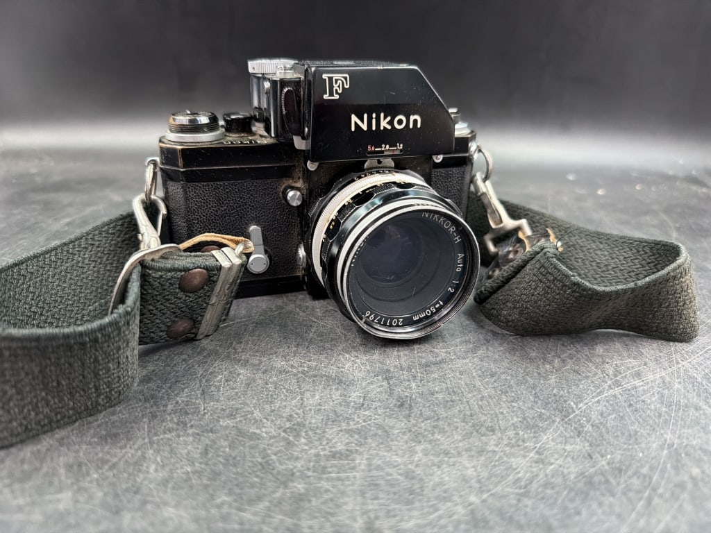 Vintage Nikon F 35mm SLR Film Camera (1 of 6)