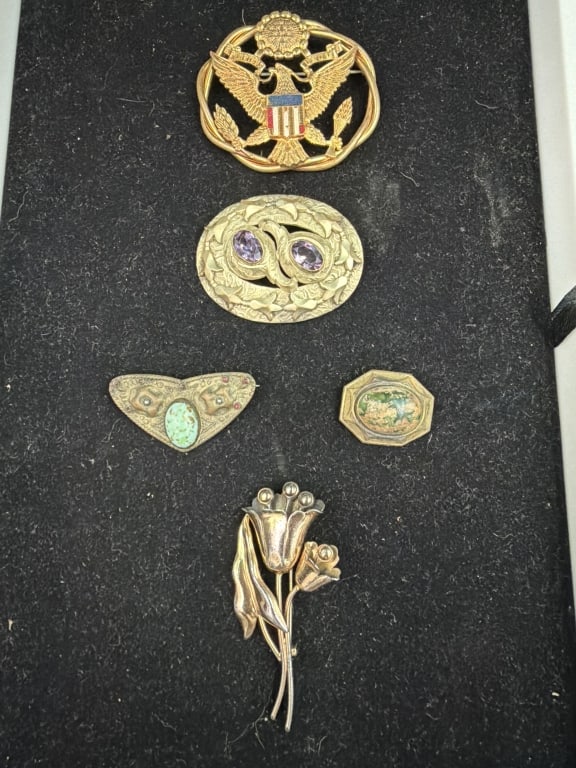 Vintage Brooches: Total of 5 in this lot. See pictures, condition is consistent with age and use. No refunds given.