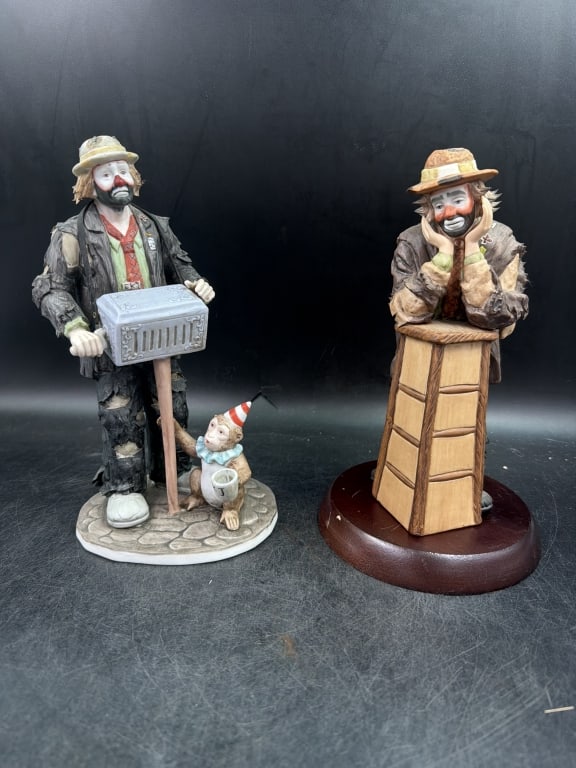 Emmett Kelly Porcelain Figurines: Total of 2 in this lot. One is "Hurdy Gurdy Man and LE #1405/9500. The other piece Why Me Figurine and LE #7356/15000. Condition is good, see pictures. No refunds given.