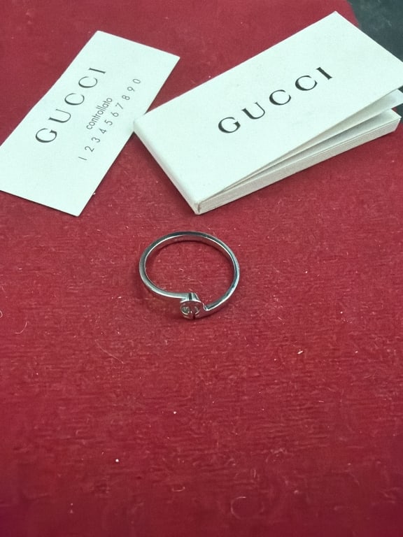 18kt Gucci Ring: Comes with paperwork. Size 7 and weighs 2.4g. Condition appears good, see pictures. No refunds given.