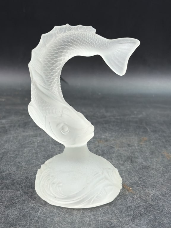 Fenton Koi Fish: Vintage art glass figurine or paperweight. Art Deco period and measures about 4.5" x 2.5". Condition is consistent with age and use, see pictures. No refunds gvien.