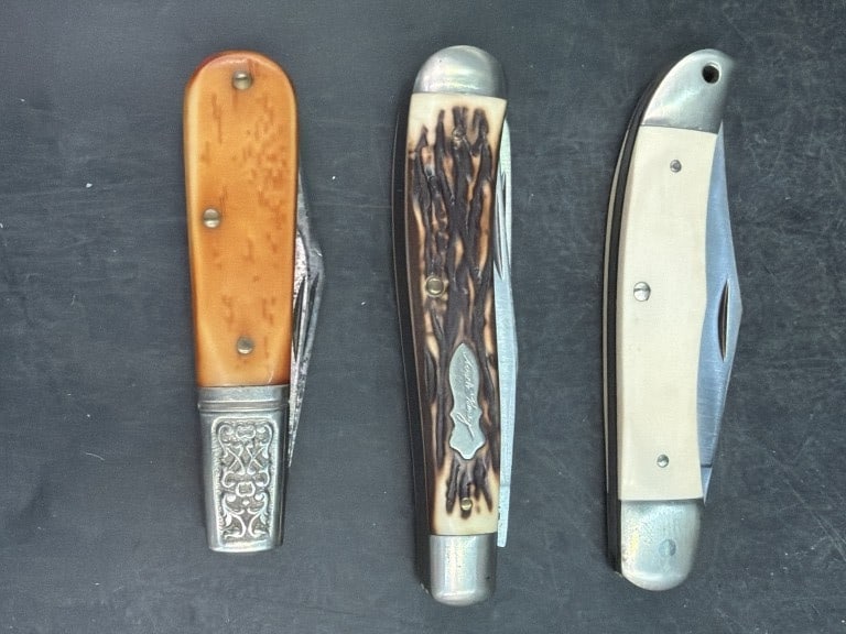 Scrade Pocket Knives: Total of 3 in this lot. Condition is consistent with age and use, see pictures. No refunds given.
