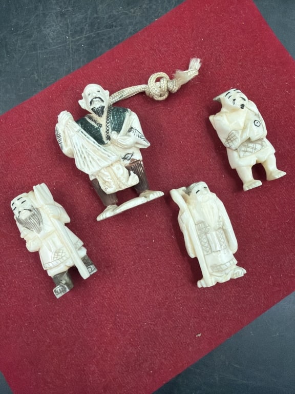 Vintage Japanese Figures: Used to secure pouches or containers to a kimono sash. Total of 4 pieces in this lot. See pictures, condition is good. No refunds given.
