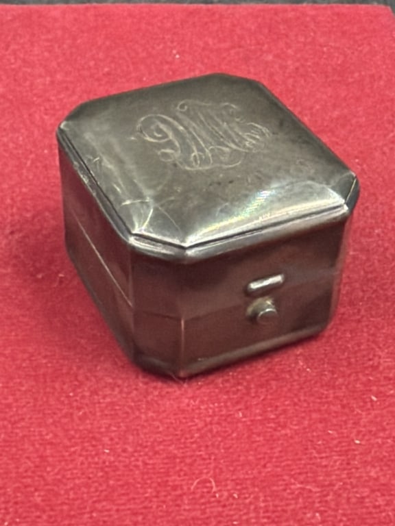 Antique Birks Sterling Octagonal Ring Box: Circa 1920's , small hinged box with velvet/satin lining. Condition appears good, see pictures. Weighs total of 42.3 with lining. No refunds given.