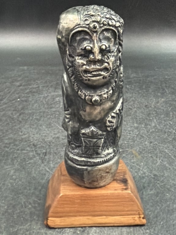 Balinese Silver Kris Hilt: Very early Silver Kris handle. Representing the Batara Bayu Diety. See pictures for marks. Mounted on wooden stand. Weighs 87.3g with stand. No refunds given.