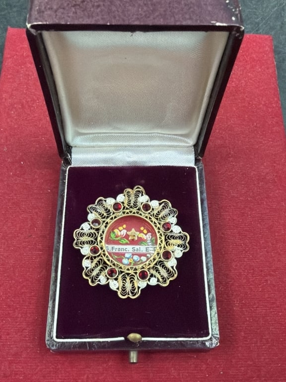 Catholic Relic Reliquary: Features intricate silver, gold back filigree work and set stones. Inscription "S. Franc. Sal E. Containers hold a first class relic and authenticated with a wax seal on back. Condition is good, see