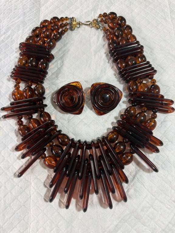 Monies Gerda Lynggard Jewlery Set: Appears to be vintage lucite chunky beads (amber?) and geometric components. Articulated rod shaped beads and concentric circular elements. Measures 18". Earrings are 1.5" x 1 3/4". Condition is
