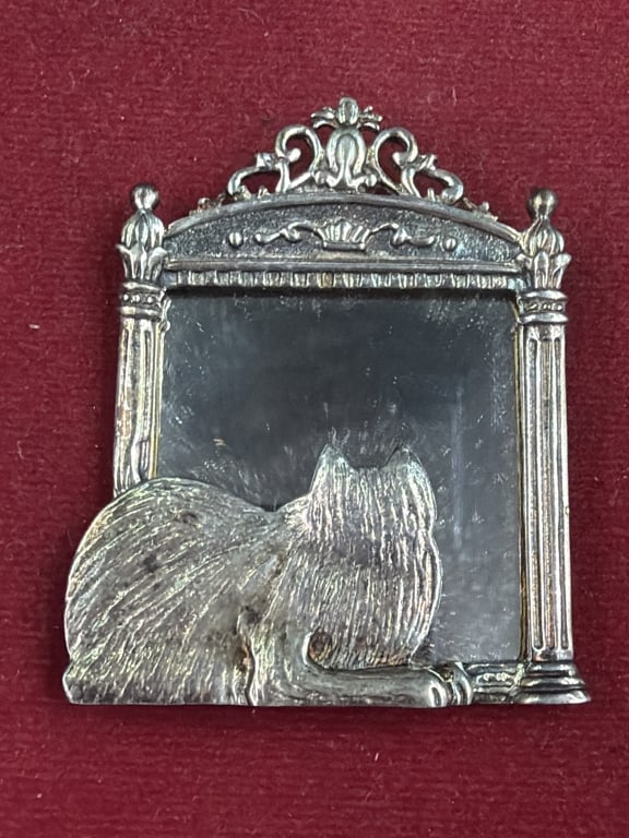Antique Sterling Cat Mirror Brooch: Dimensional cat sitting in from of ornate frame with mirror. Measures about 2" x 1.5". Condition appears good, see pictures. Weighs total 29.3 with mirror. No refunds given.