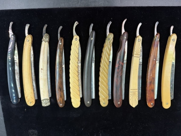 Vintage Straight Razers: Total of 11 in this lot including German made Solingen blades. Condition is consisitent with age and use, see pictures. No refunds given.