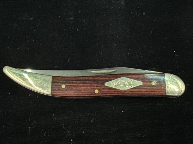 Case XX USA Pocketknife: Has Case logo and diamond shaped shield. See pictures, condiiton appears good. No refunds given.