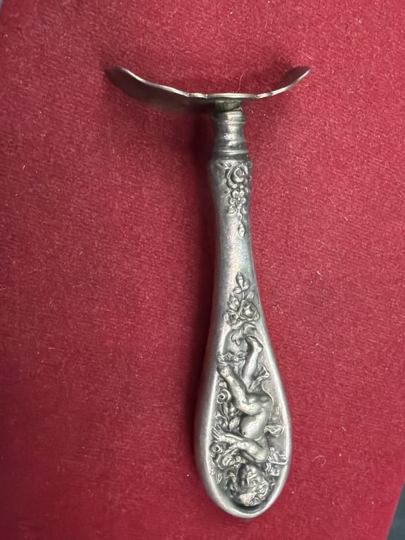 Vintage Victorian Pusher Spoon: Handle features embossed cherub design. Weighs 20.6g and condition appears good. See pictures, no refunds given.