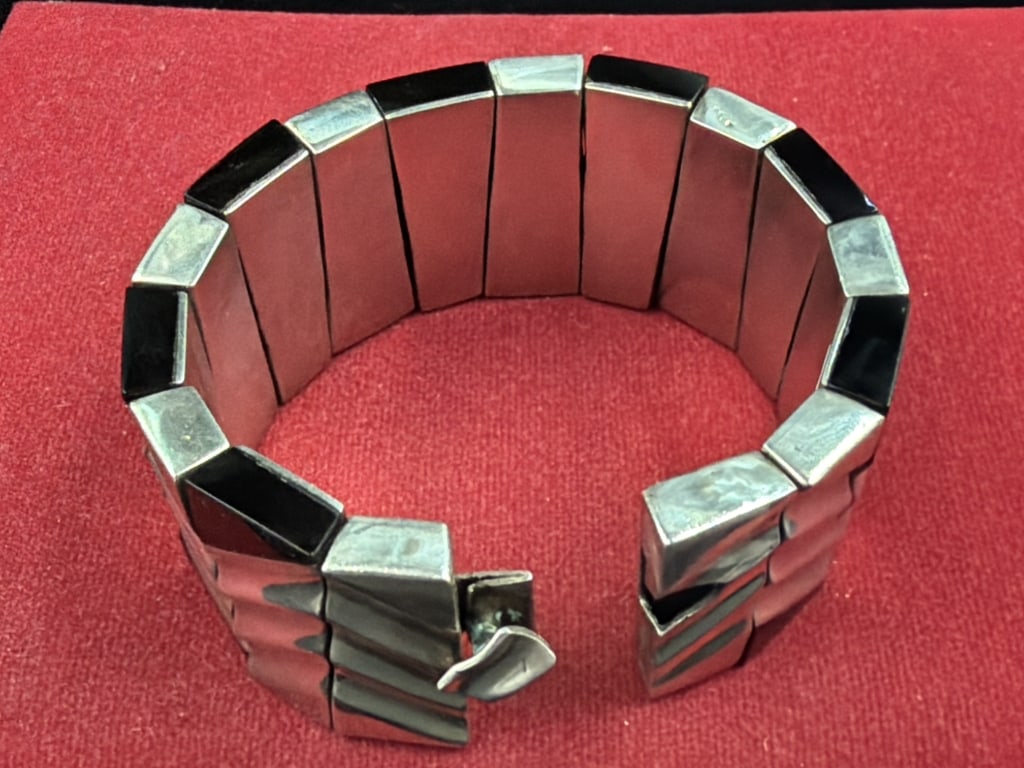 Trapezoid Design Sterling Cuff Bracelelt: Weighs 143.9g and super heavy bracelet. Measures outside 1 1/4". See pictures, condition appears good. No refunds given
