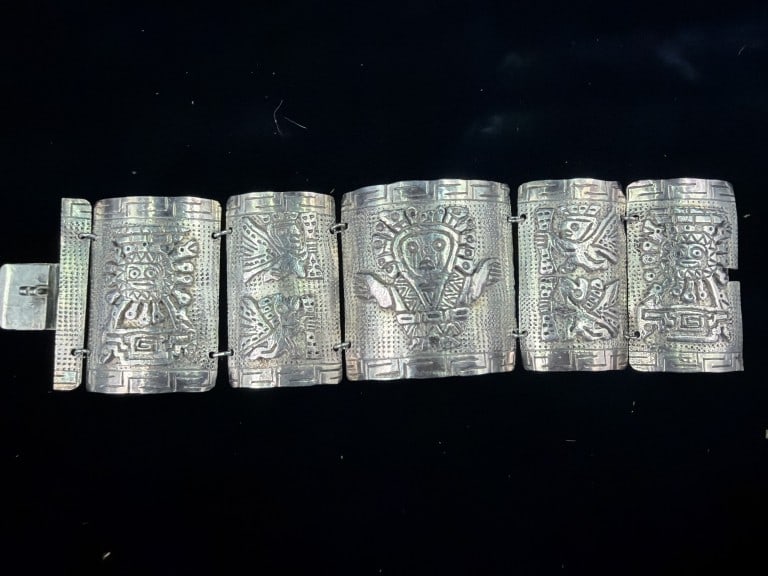 Vtg Peruvian Sterling Storyteller Panel Bracelet: Features engraved deity figures. Constructed of multiple panels with detailed repousse work. Weighs 91.1g and condition appears good. See pictures, no refunds given.