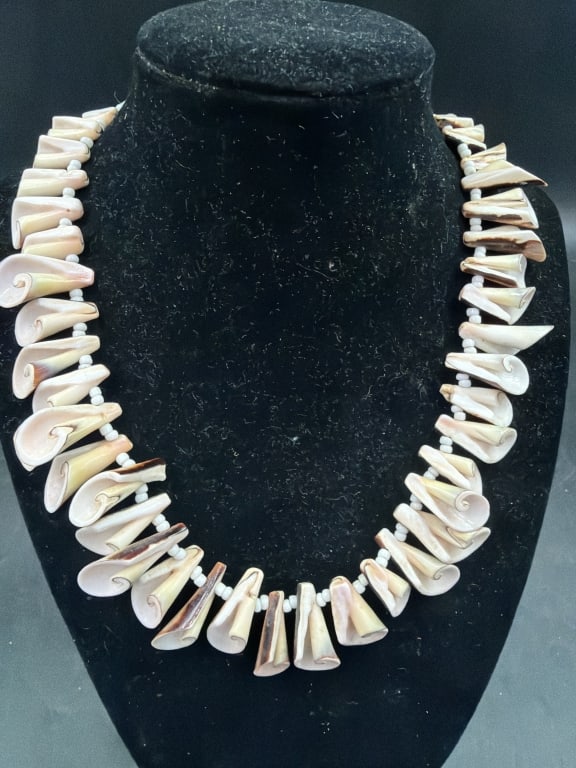 Vintage 70 style Necklace: Natural brown and white Luhuanus seashells with beaded accents. believe it is southwestern. Measures 15.5" and condition appears good. See pictures, no refunds given.