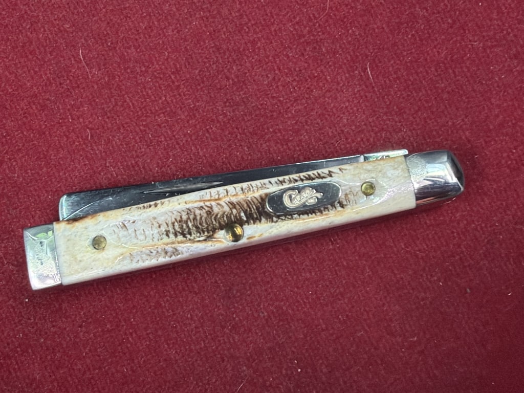Case XX Pocket Knife: Features stag handle and Case logo shield inlaid into the handle. Condition appears good, see pictures. No refunds given.