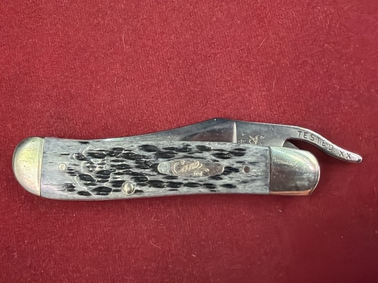 Case XX Pocket Worn Gray Bone Trapper Knife: Features distinctive "Pocket Worn" jigged bone handle. Condition appears good, see pictures. No refunds given.