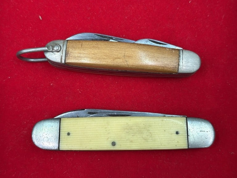 Vintage Camillus Pocketknives: Marked Camillus New York. Condition is consistent with age and use, see pictures. No refunds given. Resell due to non payer,