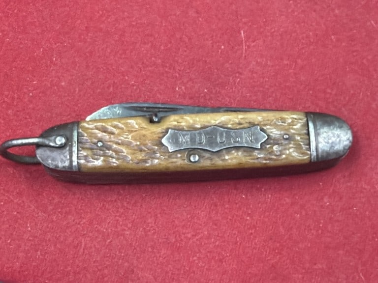 Vintage US WWII Era Army Camillus Pocketknife: US engineers pocket knife marked Camillus. Condition is consistent with use and age, see pictures. No refunds given