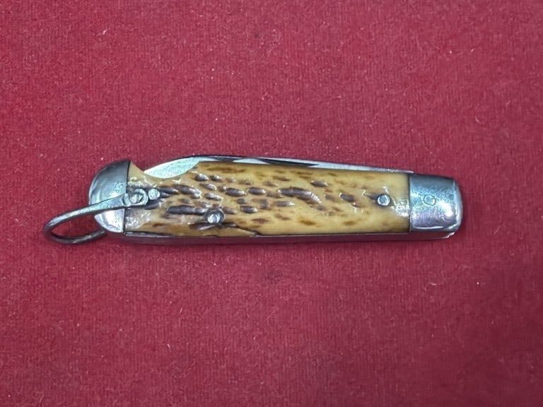 Vintage Imperial Pocketknife USA: Vintage folding pocket knife by Imperial. Features brown jigged bone handle and small bail for attachment. Condition is consistent with age and use, see pictures. No refunds given.