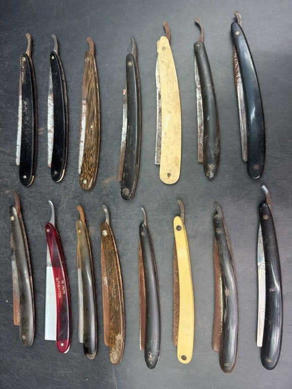 Vintage Straight Razars: Total of 15 razors in this lot. Condition is consistent with age and use, see pictures. No refunds given.
