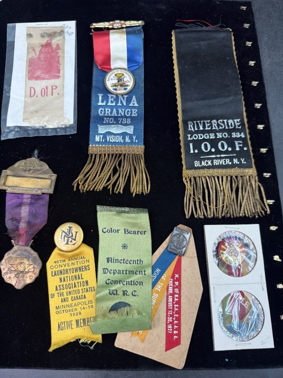 Antique Fraternal Organization Ribbons and Badges: Total of 8 different ones. The oldest one is 1920, see pictures. Condition is consistent with age and use, no refunds given.