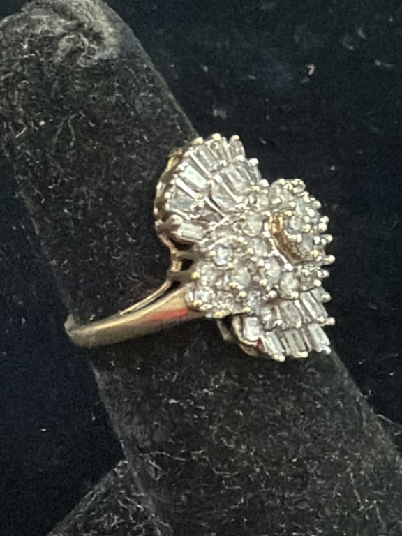10kt Gold Diamond Ring - 2