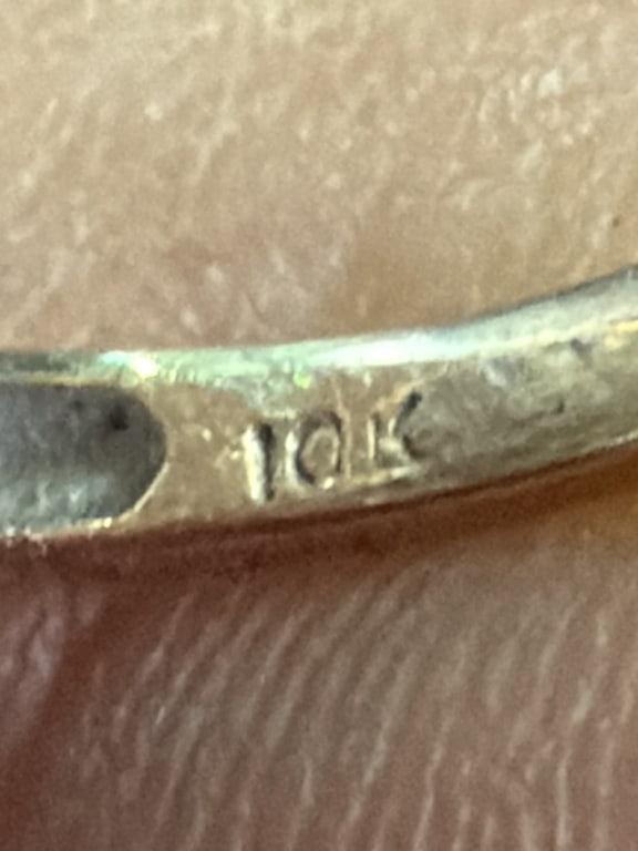 10kt Gold Diamond Ring - 4