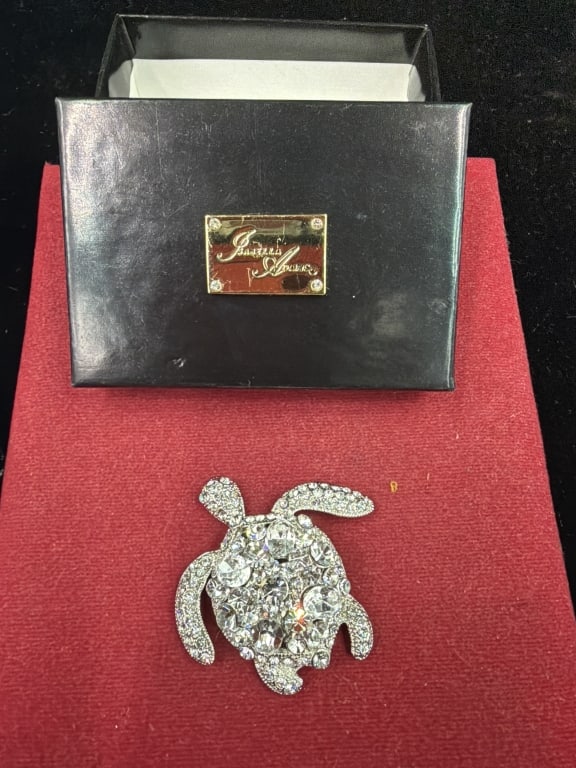 Isabella Adams: Turtle features sparkling clear Swarvoski crystal on a rhodium plated body. Comes with original box. See pictures, no refunds given.