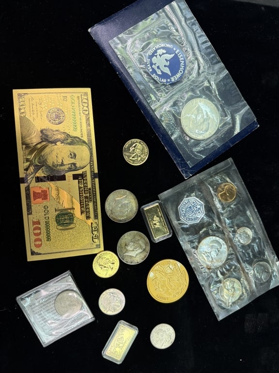Vintage Coin Lot: Mix lot of coins, such as 1971 Eisenhower Silver Dollar, proof set, etc. Condition appears good, see pictures. No refunds given.