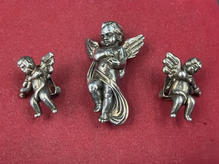 Sterling Silver Cherub Jewelry: There is a cherub brooch (2.5"l) and a pair of clip on earrings cherub. Condition appears good, see pictures. Weighs 40.2g and no refunds given.
