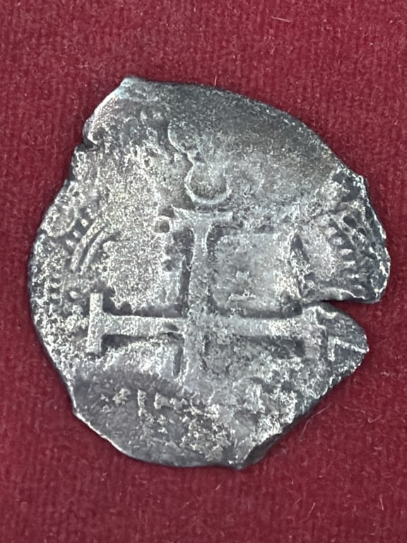 1600'S Shipwreck Coin: Nice 8 reales that weighs 21.9g. Condition is consistent with age, see pictures. No refunds given.