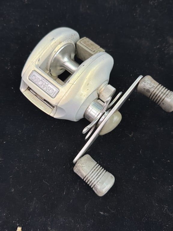 Shimano Bantam Chronarch 100 Baitcasting Reel: Has some signs of cosmetic wear, but is fully operational and functions as intended. Left hand retrieve. See pictures, no refunds given.