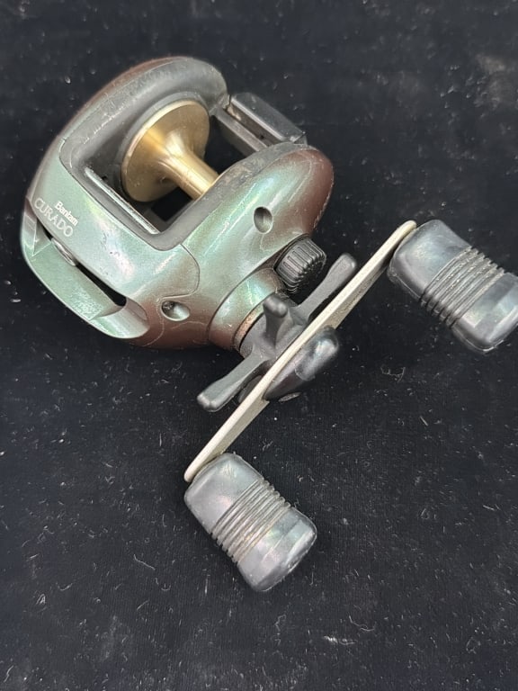 Shimano Bantam Curado Baitcasting Reel: Has some signs of cosmetic wear, but is fully operational and functions as intended. Left hand retrieve. See pictures, no refunds given.