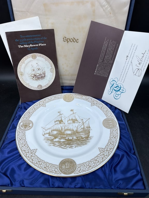 Spode "The Mayflower Plate": Mid-century porcelain plate in the original box with papers. Measures 10 1/4'. Condition appears good, see pictures. No refunds given..