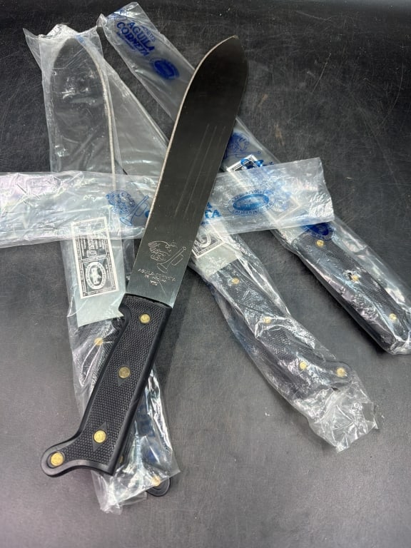 Old Stock Machetes: All in original packaging and a total of 4. See pictures, Machetes Aguila Corneta. condition is good, no refunds given.