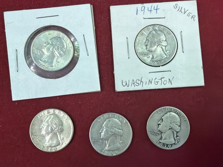 Silver Quarters: Total of 5 in this lot. The years are 1939, (2) 1944 and (2) 1964. Condition appears good, see pictures. No refunds given.