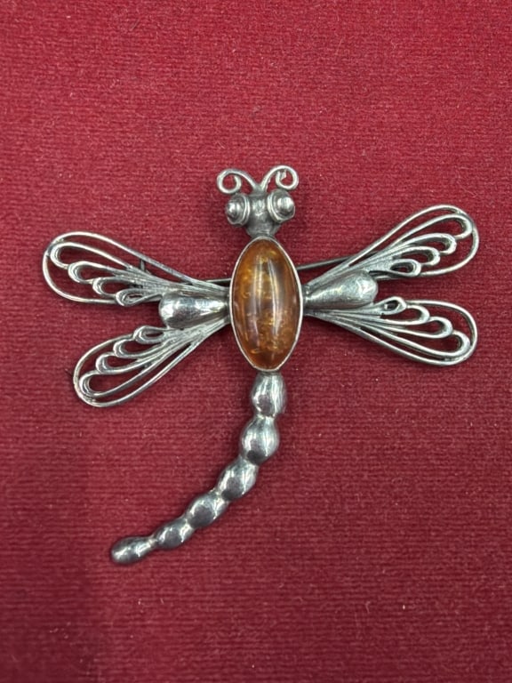 Vintage Sterling Dragon Fly with Amber Body: Weighs 9.9 g and measures about 2.5". Condition is good, see pictures. No refunds given.