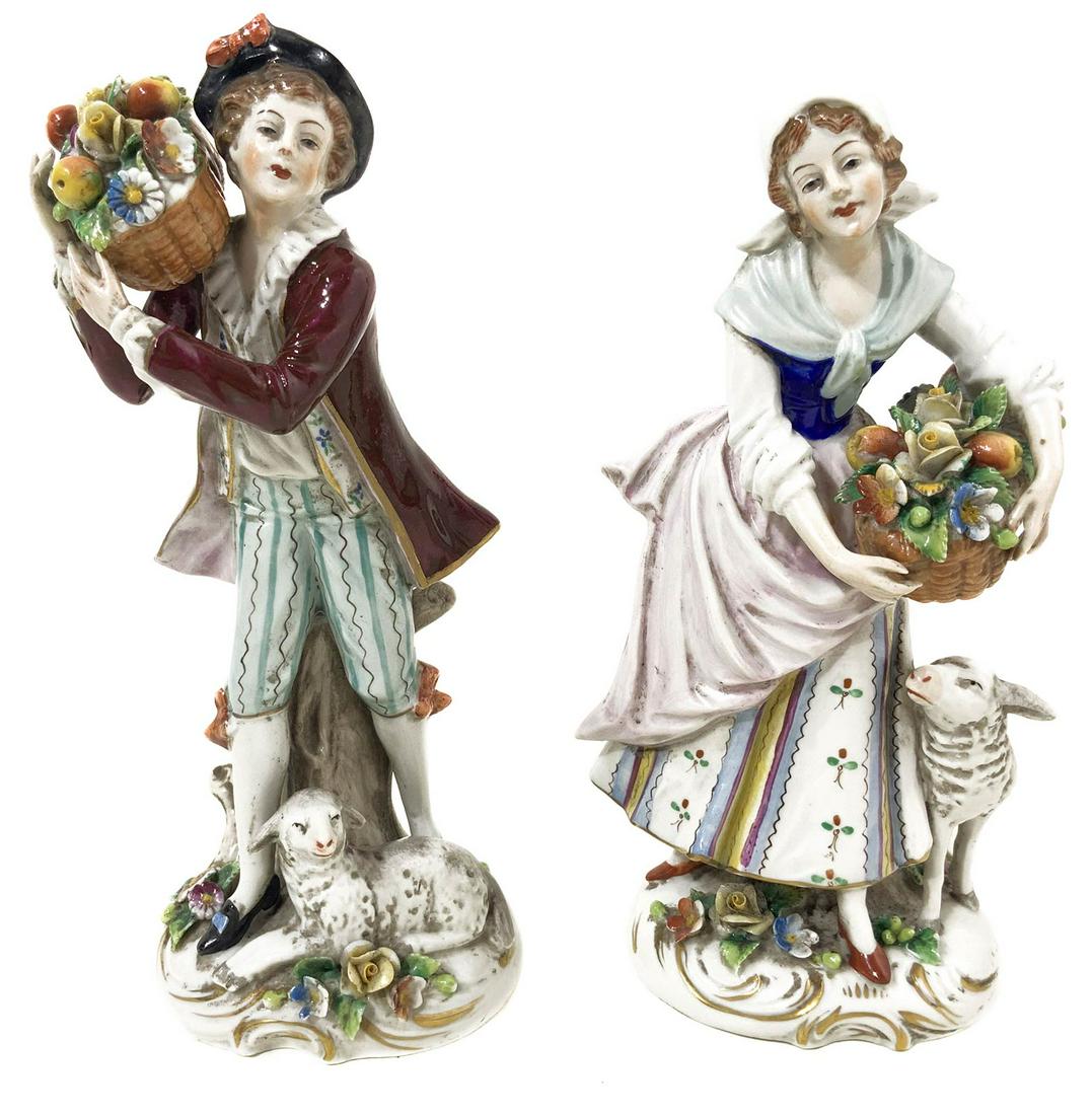 Couple statue of porcelain Capodimonte, young (1 of 5)
